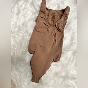 Skims Scoops Neck Thongs Bodysuit/ Nude/ Sz S